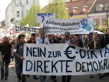 Erfolgreiche Demonstration gegen den ESM in Karlsruhe