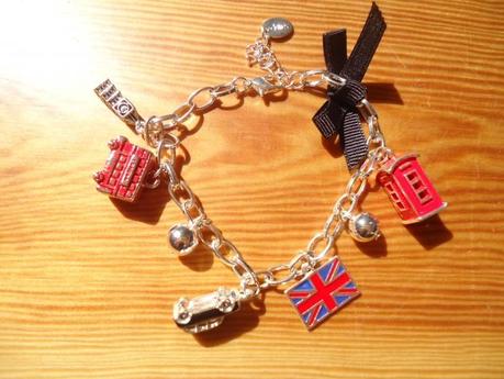 Armband mit Londonanhängern ♥, von Claires
