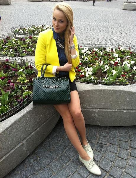Tuesday to go: yellow blazer and jeans dress