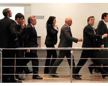 Rajoy flüchtet durch die Hintertür des Parlaments vor den Journalisten