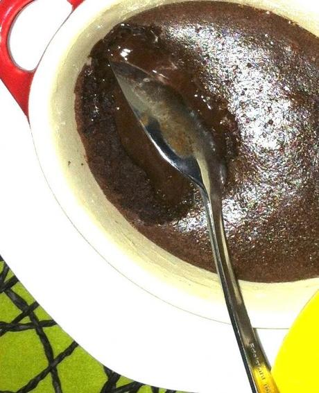 Warme Schokoladentörtchen mit geschmolzenem Kern