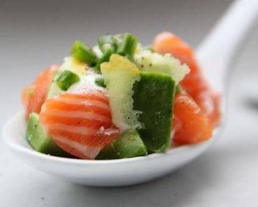 Luxuslöffel: Lachs-Avocado-Tartar mit Walnussmayonnaise