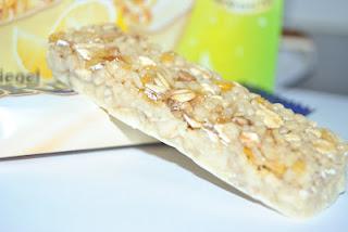 Corny Buttermilch-Zitrone und Quaker Chewy Dipps Peanut Butter