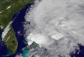 Hurrikansaison Florida 2012: Tropensturm BERYL immer wahrscheinlicher, Beryl, Satellitenbild Satellitenbilder, aktuell, Florida, Cayman Islands, Bahamas, Vorhersage Forecast Prognose, Mai, Karibik, 2012, Hurrikansaison 2012, Atlantik, Atlantische Hurrikansaison, 