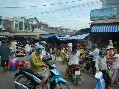 Ho chi minh City- “das alte Saigon”.. Millionen von Mottoraedern und exotischer Gerichte