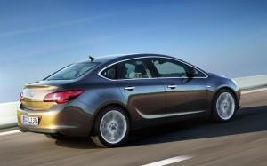 Der neue Opel Astra als Limousine Seite
