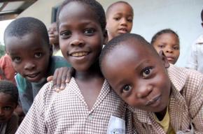 Schulspeisung für Kinder in Kenia