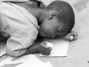 Schulbesuch für Kinder in Uganda