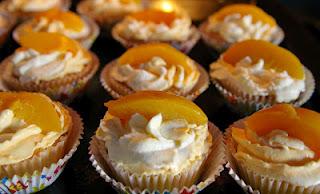 [Süßer Sonntag] Pfirsich-Sahne-Cupcakes