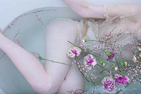 Inspiration for flowers, girls and bath