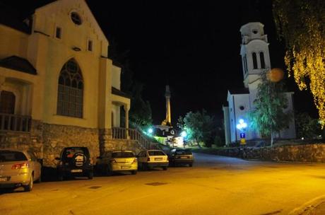 Kirche und Moschee so nahe nebeneinander