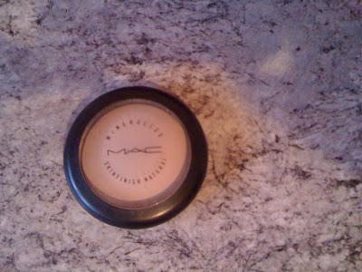 Review: MAC Mineralize Skinfinish Natural - Light