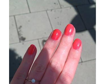 Mani on the go: essie Camera in Aktion