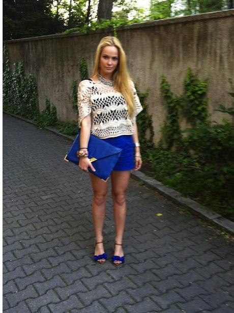 Wednesday to go: Royal shorts with knit top