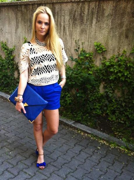Wednesday to go: Royal shorts with knit top