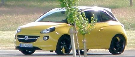 Opel Adam ungetarnt entdeckt