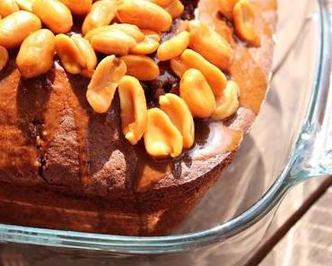 Karamellisierter Schokoladenkuchen mit Erdnüssen