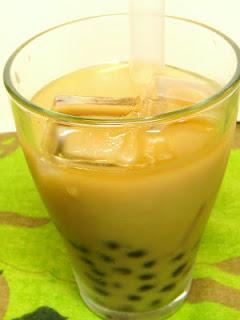 Black Milk Bubble Tea mit Tapioka-Perlen