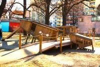 Spielplatz für Kinder aus Holz
