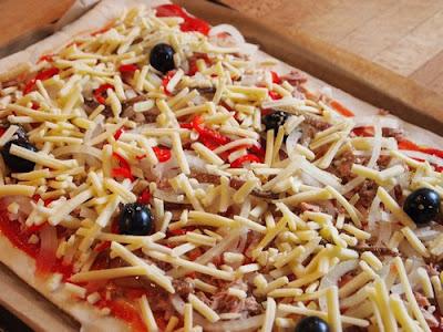Einfache Pizza mit Fertigblätterteig