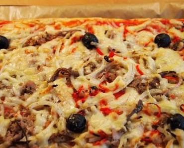 Einfache Pizza mit Fertigblätterteig