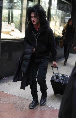 Oct. 20, 2010 - New York, New York, U.S. - SEAN PENN.on set of ''This Must be the Place'' (He plays.a Retired Rock Star) on W.47st between 5 and 6 ave.The Diamond Exchange , New York City 10-20-2010. 2010.K66592JBB. © Red Carpet Pictures