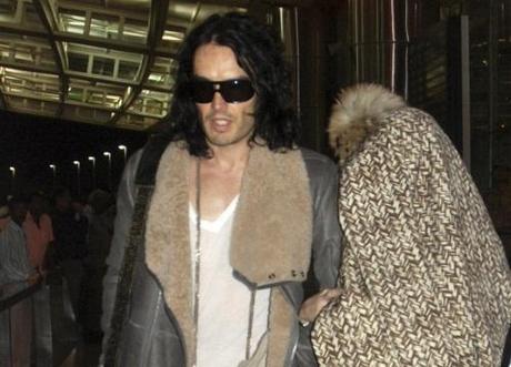 Singer Katy Perry (face covered) and British actor Russell Brand arrive at the Jaipur airport in the Indian desert state of Rajasthan October 20, 2010. Perry and Brand are expected to wed in a traditional Indian ceremony at Rambagh Palace in Rajasthan on October 23, local media reported. Picture taken October 20, 2010. REUTERS/Stringer (INDIA - Tags: ENTERTAINMENT)