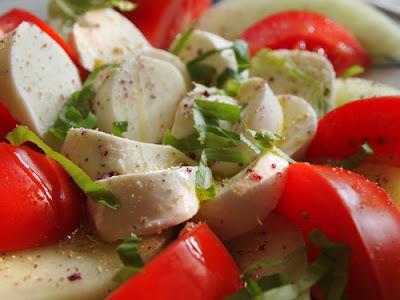 Salad Days are happy Days! Melonensalat mit Tomaten und Mozzarella
