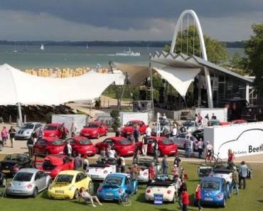 1000 Kilometer bis zum Meer: VW Beetle-Fans aus ganz Europa treffen sich am Ostseestrand