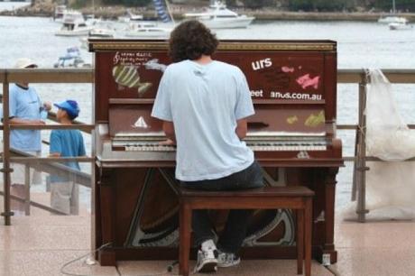 Klavierspielen baut das Gehirn positiv um