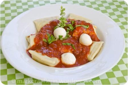 Fremdgekocht – schwäbische Maultäschle in italienischer Tomatensauce