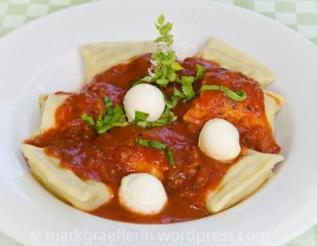 Fremdgekocht – schwäbische Maultäschle in italienischer Tomatensauce