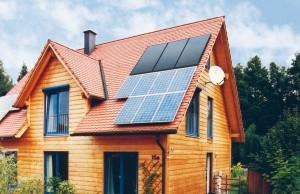 Solarthermie und Photovoltaik auf einem Dach, Quelle: BSW-Solar