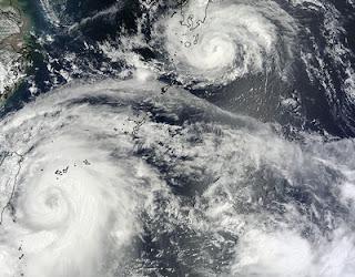 NASA-HQ-Satellitenfoto Taifun SAOLA und Taifun DAMREY, Damrey, Gener, Saola, Taifunsaison 2012, Taifun Typhoon, Hurrikanfotos, Japan, NASA, Taiwan, China, Schanghai, August, 2012, 