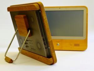 Der umweltschonende Touchscreen-PC iameco fällt aus dem Rahmen – der ist nämlich aus Holz. © MicroPro