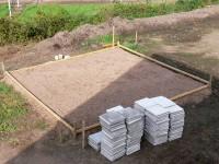 Gartenhaus Unterbau mit Betonplatten