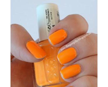 Essie (Poppy-Razzi) Action