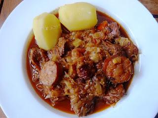 Bigos – ein Schmortopf aus Polen / Bigos – a Stew from Poland