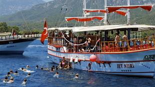 WDR – die Story: Schnäppchen-Urlaub Türkei – Sonne, Strand und Billiglohn