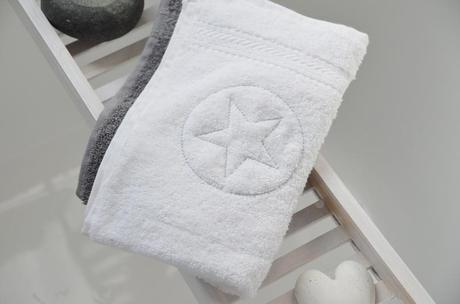 embroidered towels /Handtücher bestickt