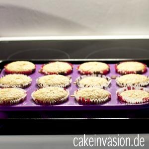 Holundercupcakes mit Himbeerhaube (vegan, laktosefrei)