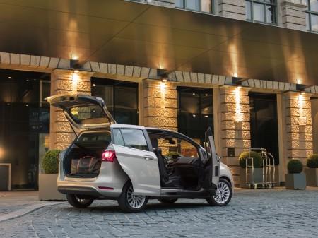Attraktiver neuer Ford B-MAX öffnet praktischen Lösungen für den Stadtverkehr seine innovativen Türen
