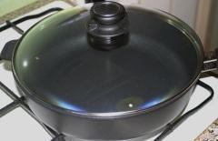 Besonderes Koch- u. Braterlebnis mit der Guss-Bratpfanne mit Biotan Plus Beschichtung aus dem Hause GASTROLUX