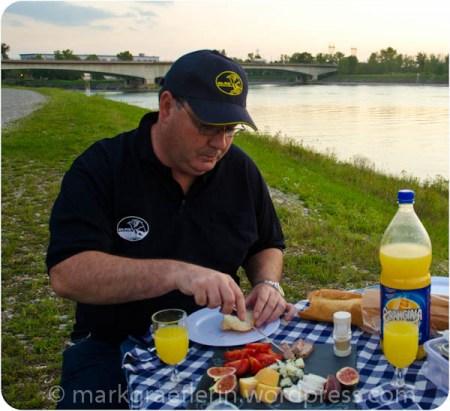 Picknick am Canal: Sonnenuntergang und warten auf die Kopfball-Ente