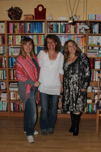 Eva Kerstin + ich 350x525 Wohnzimmer Lesung mit Kerstin Gier und Eva Völler