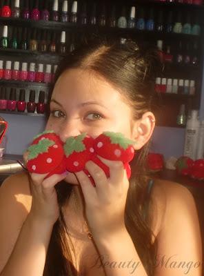 Erdbeeren aufm Kopf und im Gesicht