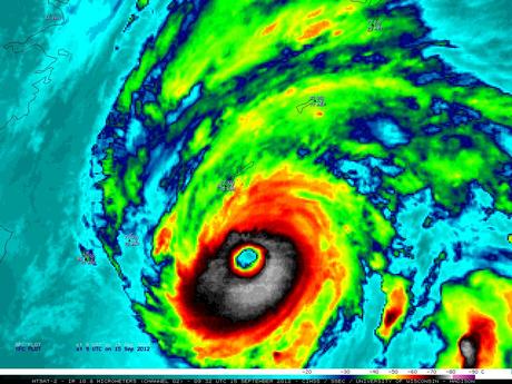 Satellitenbild-Animation Landfall Taifun SANBA Okinawa, Sanba, Japan, Taifunsaison 2012, Taifun Typhoon, aktuell, Satellitenbild Satellitenbilder, September, 2012,
