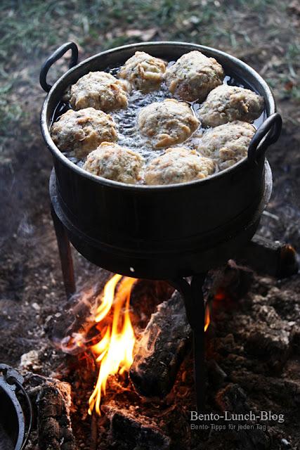 Schweinebraten mit Semmelknödel - Kochen am offenen Feuer #1