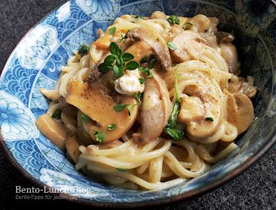 Rezept: Pasta in Champigon-Sahnesoße & Feta + Token's Küche