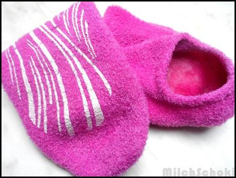Wolke Sieben Feuchtigkeitsspendende Handschuhe und Socken - die pinke Pflege zum Anziehen